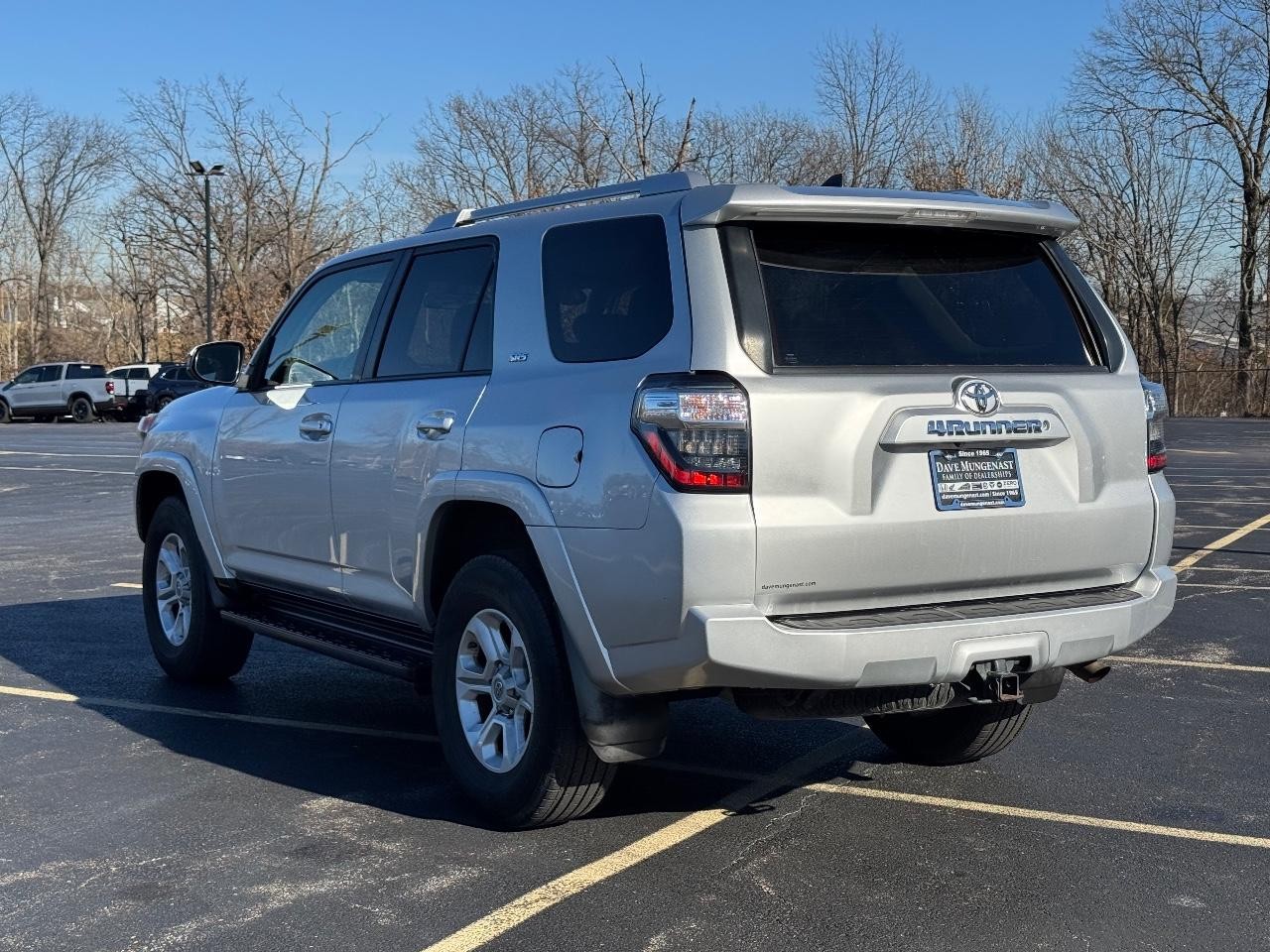 Toyota 4Runner Vehicle Full-screen Gallery Image 06