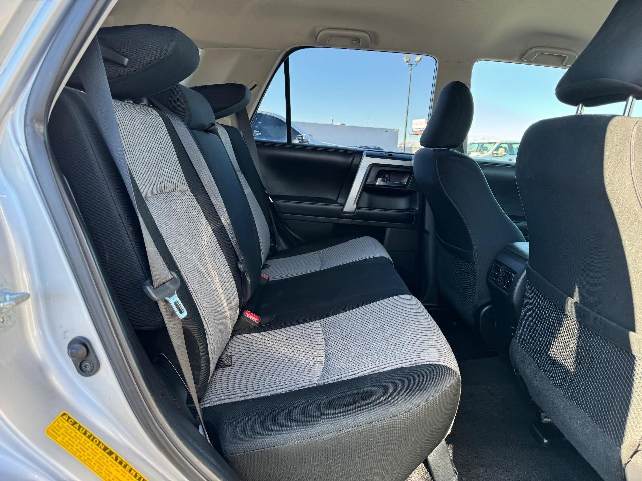 Toyota 4Runner Vehicle Full-screen Gallery Image 10