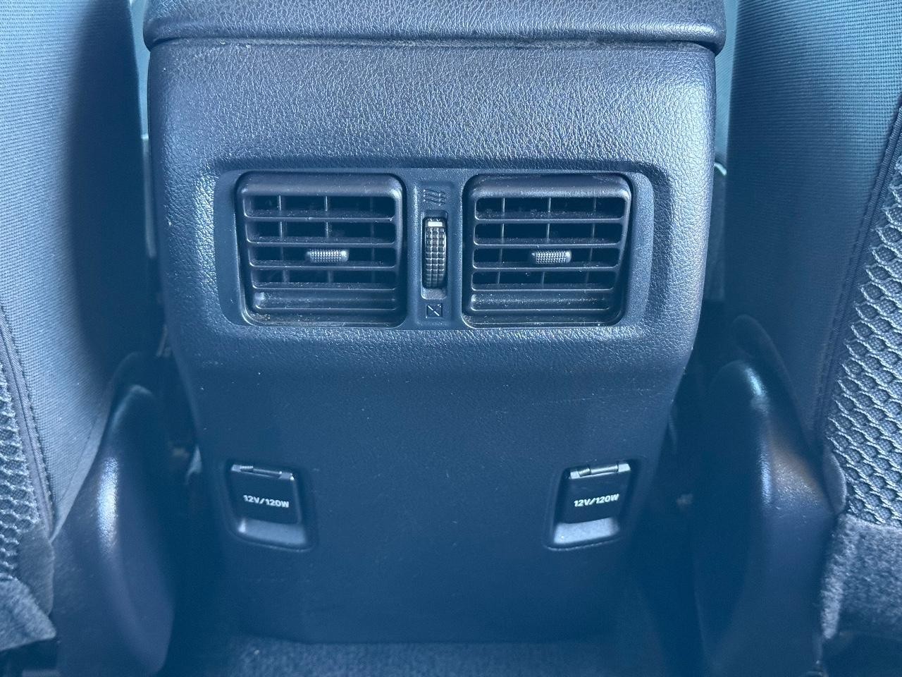 Toyota 4Runner Vehicle Full-screen Gallery Image 15