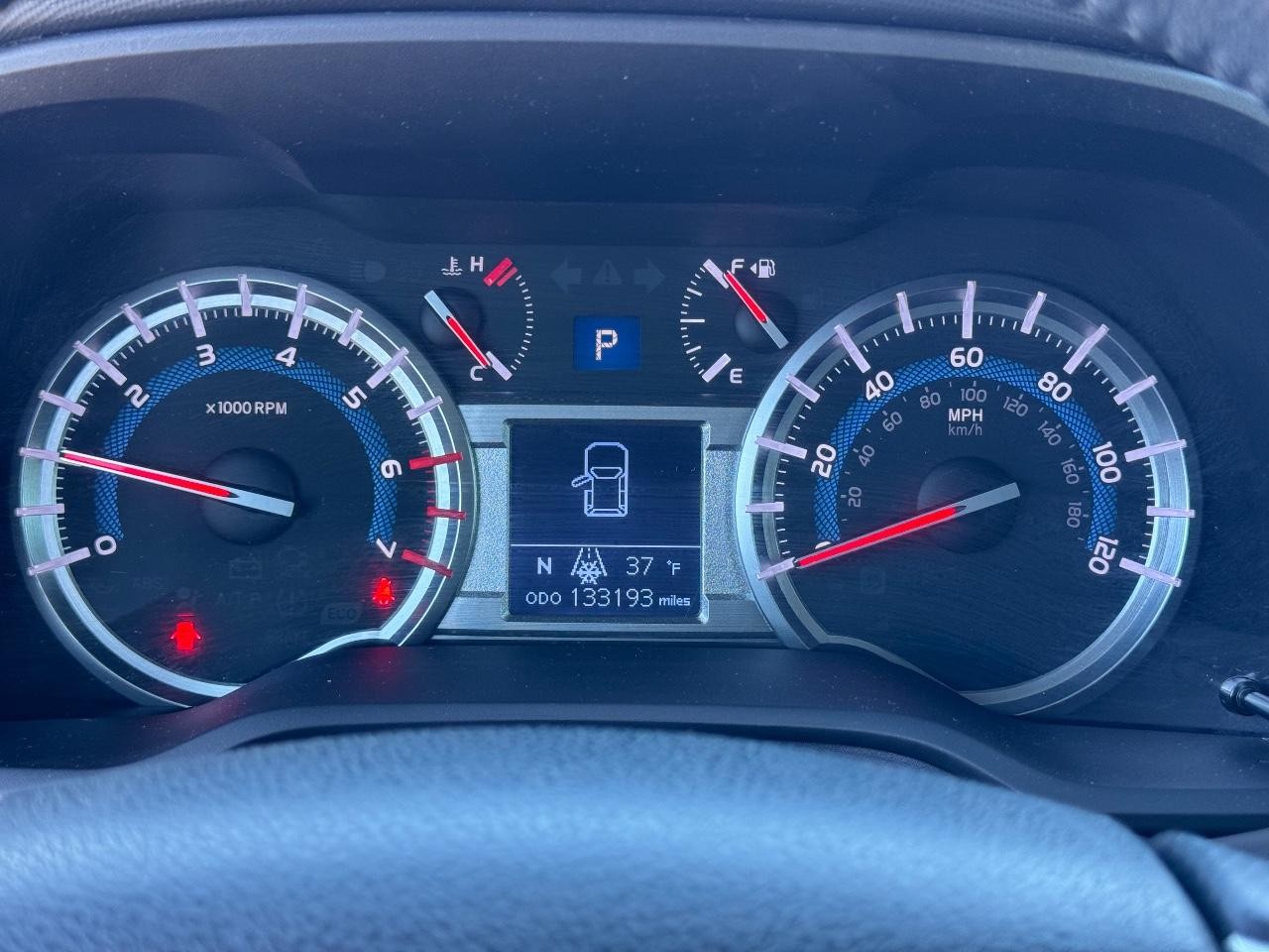 Toyota 4Runner Vehicle Full-screen Gallery Image 18