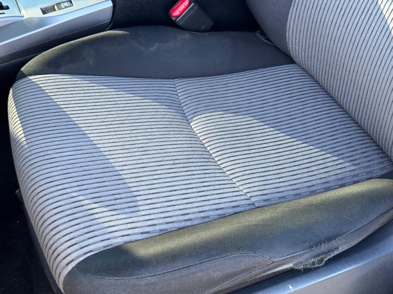 Toyota 4Runner Vehicle Full-screen Gallery Image 25