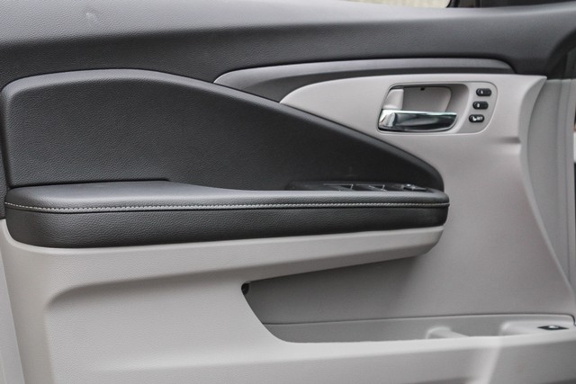 Honda Ridgeline Vehicle Full-screen Gallery Image 13