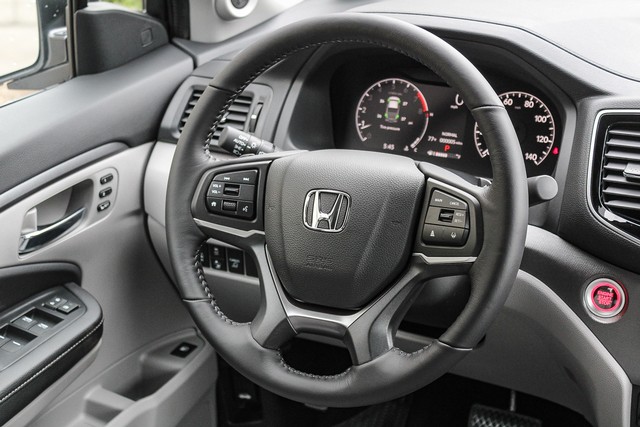 Honda Ridgeline Vehicle Full-screen Gallery Image 16
