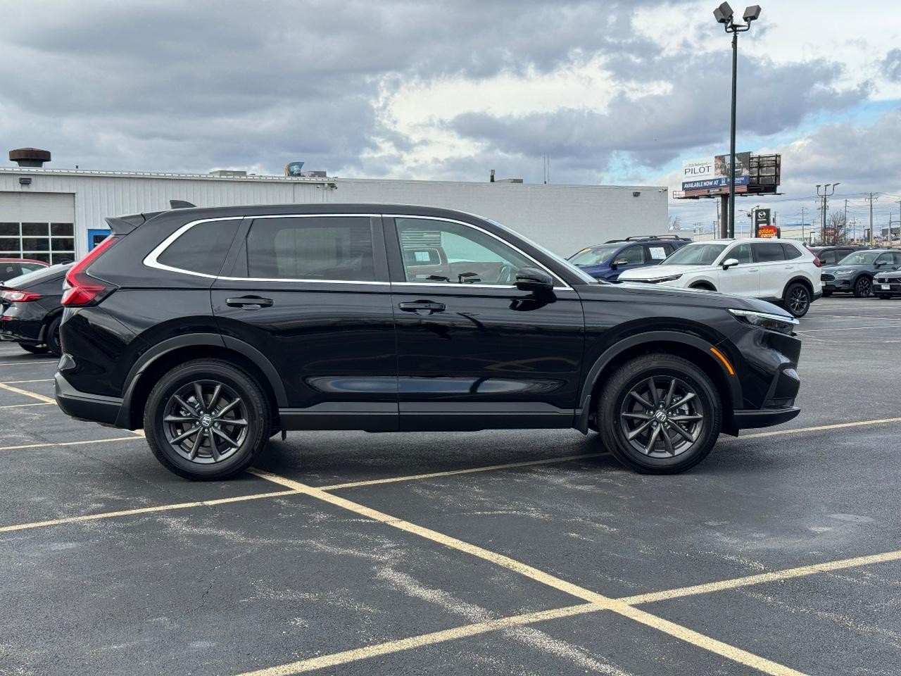 Honda CR-V Vehicle Full-screen Gallery Image 02