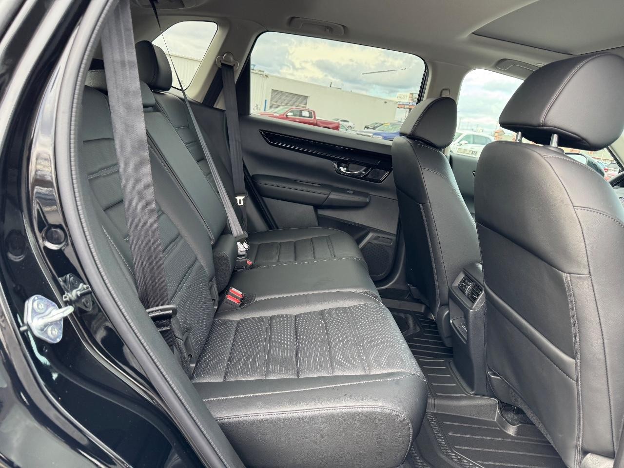 Honda CR-V Vehicle Full-screen Gallery Image 10