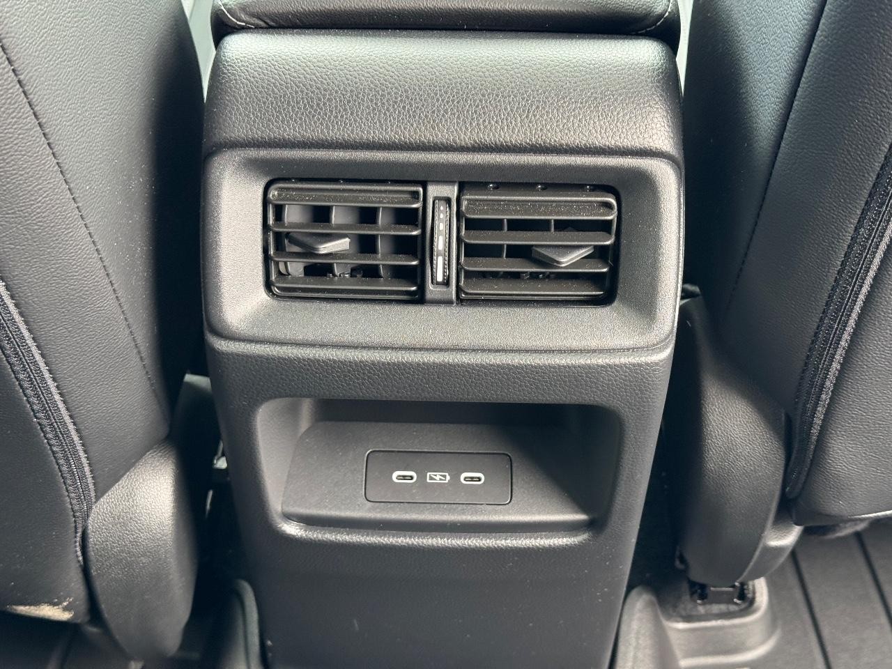 Honda CR-V Vehicle Full-screen Gallery Image 16