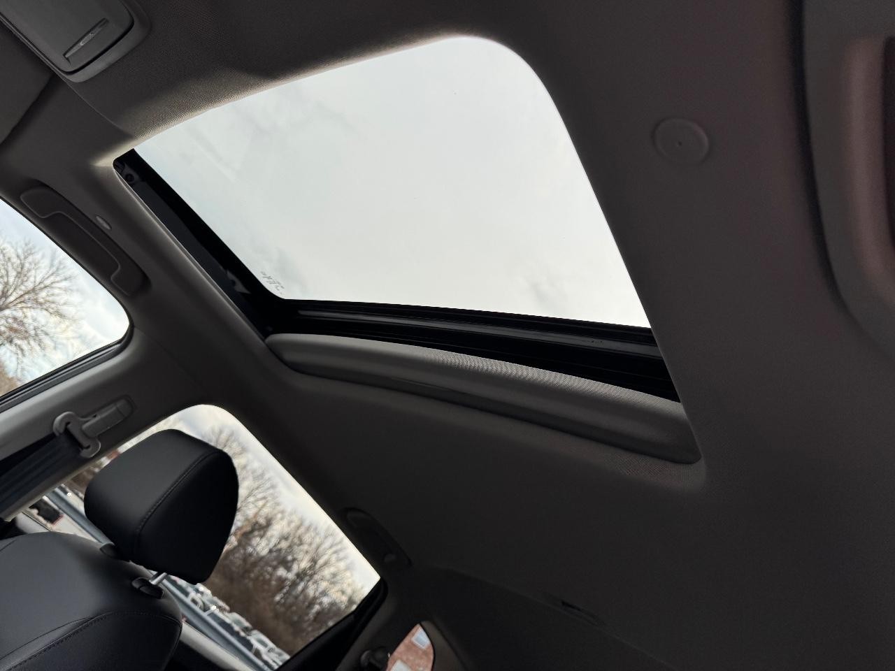 Honda CR-V Vehicle Full-screen Gallery Image 19