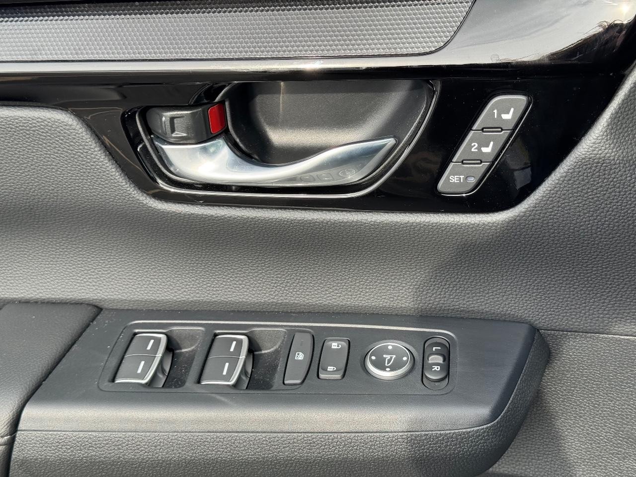 Honda CR-V Vehicle Full-screen Gallery Image 25