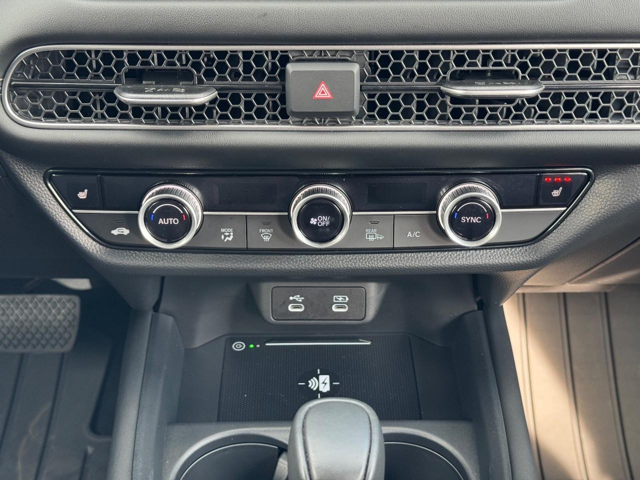 Honda HR-V Vehicle Full-screen Gallery Image 14