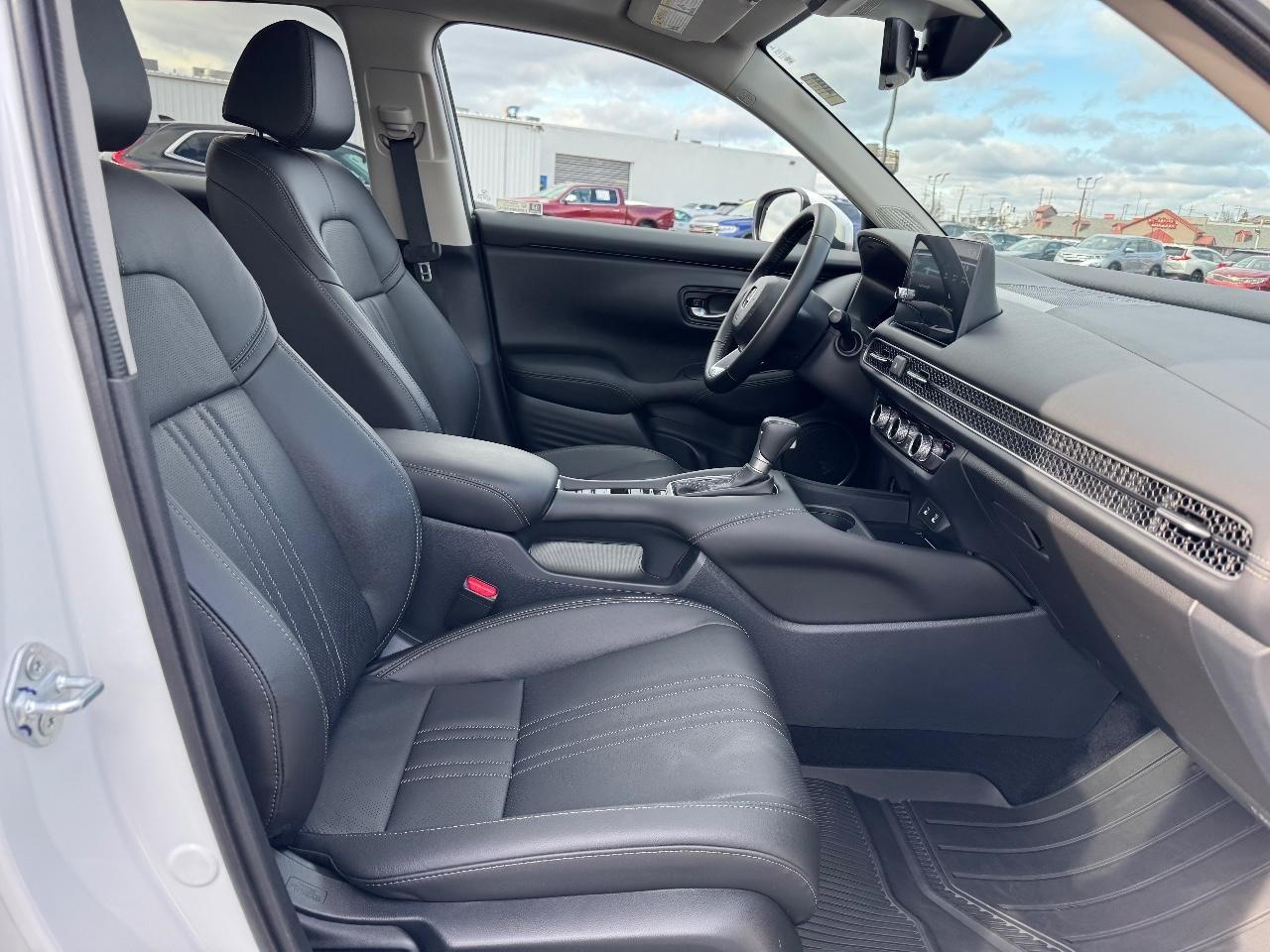 Honda HR-V Vehicle Full-screen Gallery Image 16