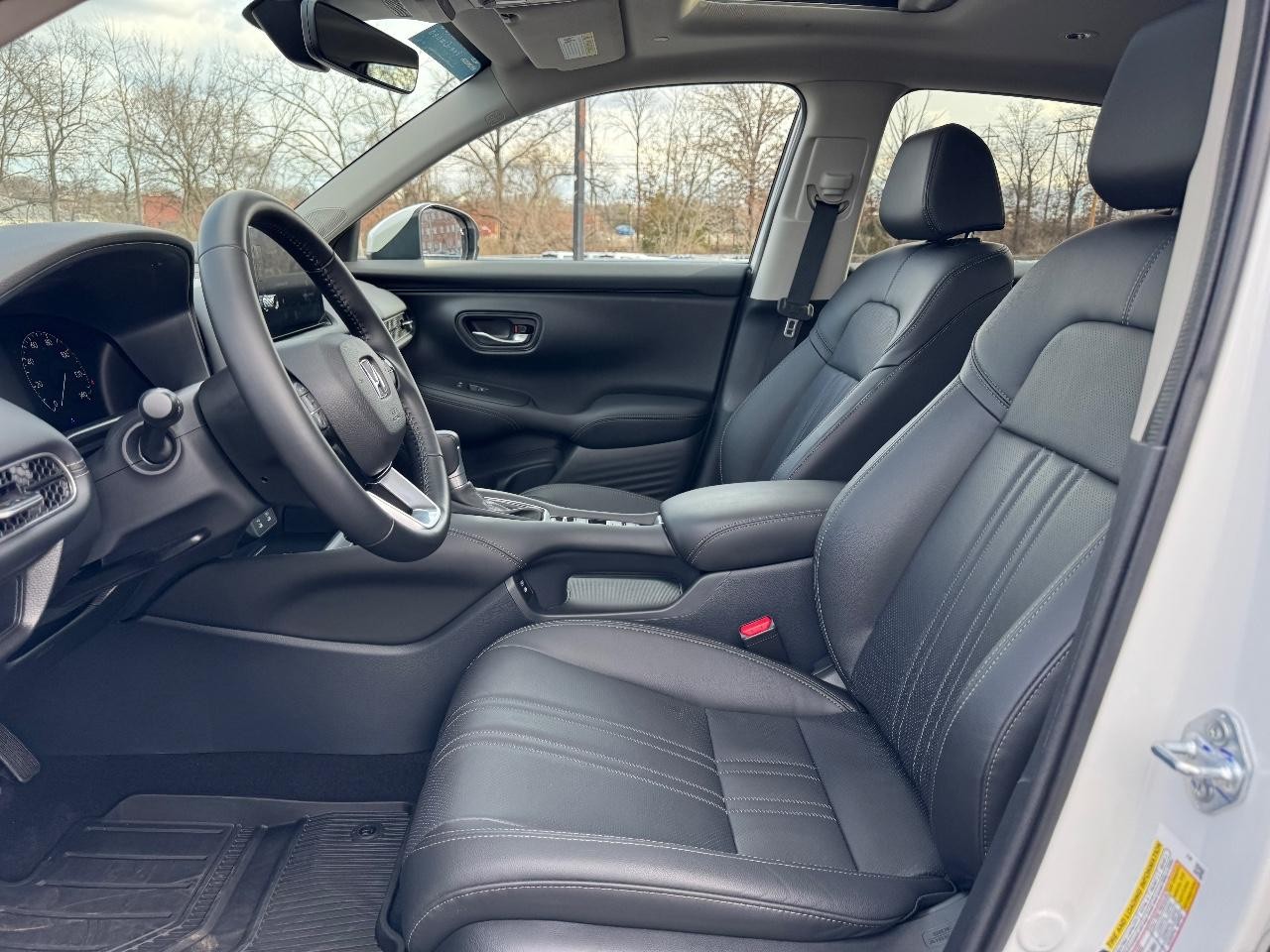 Honda HR-V Vehicle Full-screen Gallery Image 17