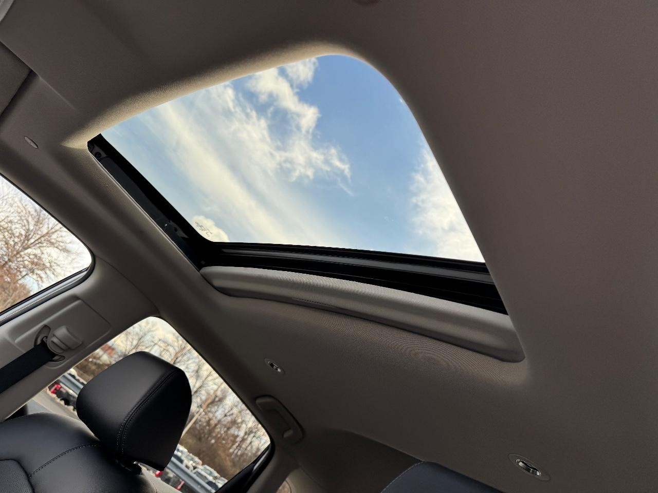 Honda HR-V Vehicle Full-screen Gallery Image 18