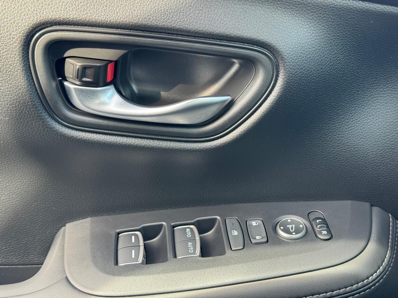 Honda HR-V Vehicle Full-screen Gallery Image 24