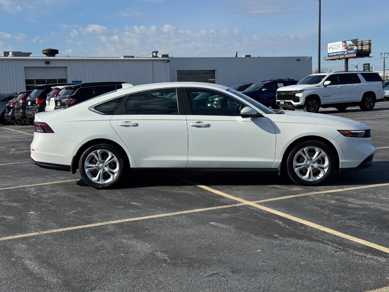 Honda Accord Sedan Vehicle Full-screen Gallery Image 02