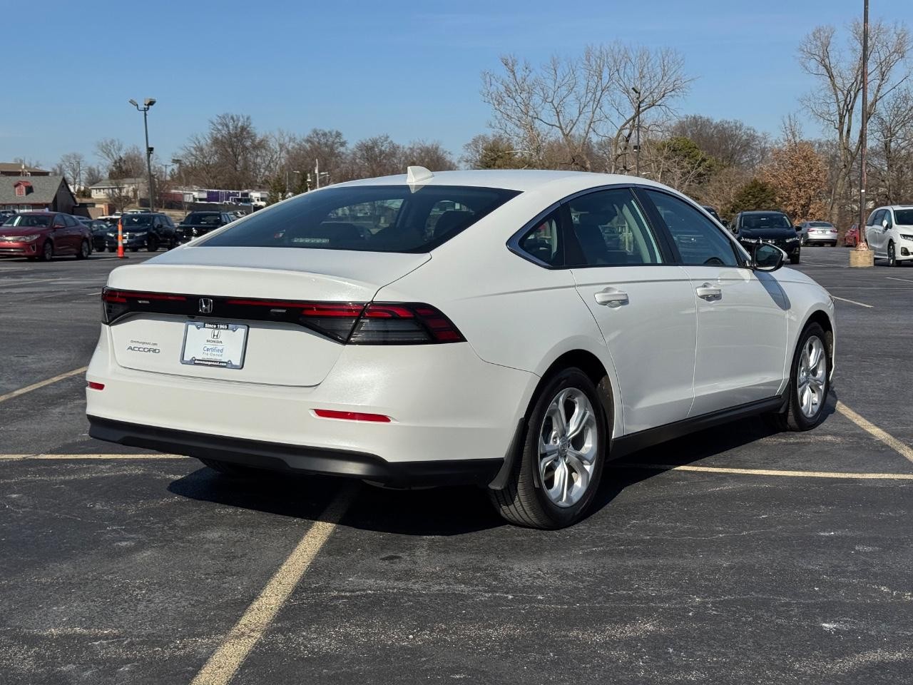 Honda Accord Sedan Vehicle Full-screen Gallery Image 03