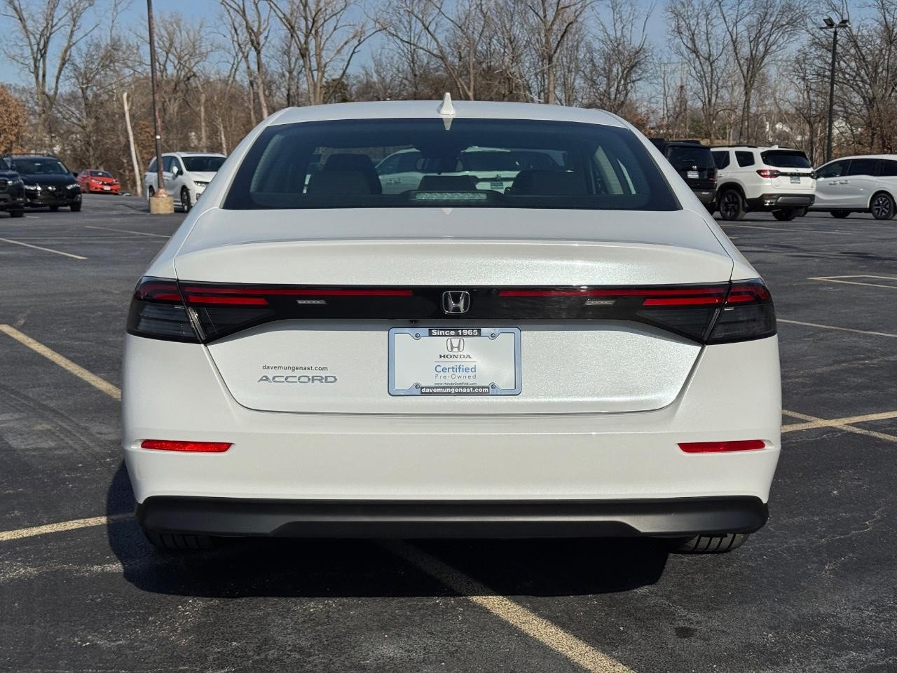 Honda Accord Sedan Vehicle Full-screen Gallery Image 05