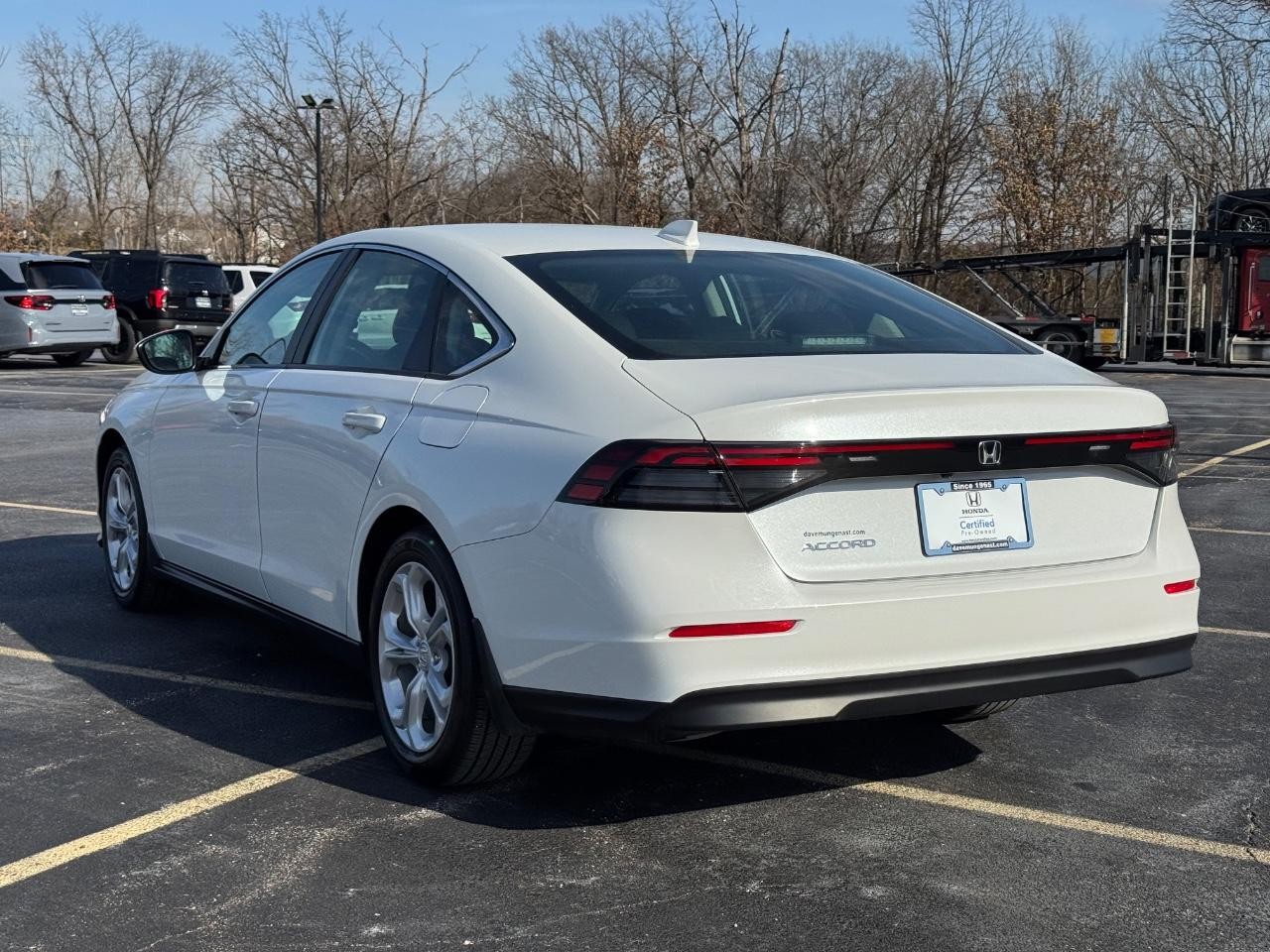 Honda Accord Sedan Vehicle Full-screen Gallery Image 06