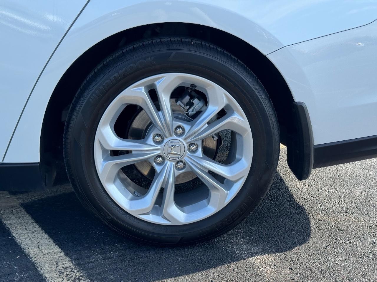 Honda Accord Sedan Vehicle Full-screen Gallery Image 07