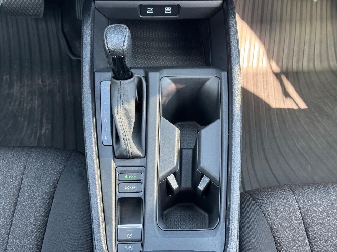 Honda Accord Sedan Vehicle Full-screen Gallery Image 15