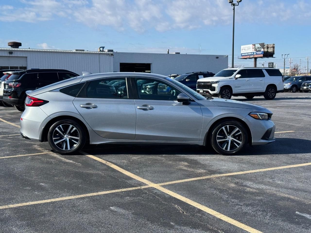 Honda Civic Hatchback Vehicle Full-screen Gallery Image 02