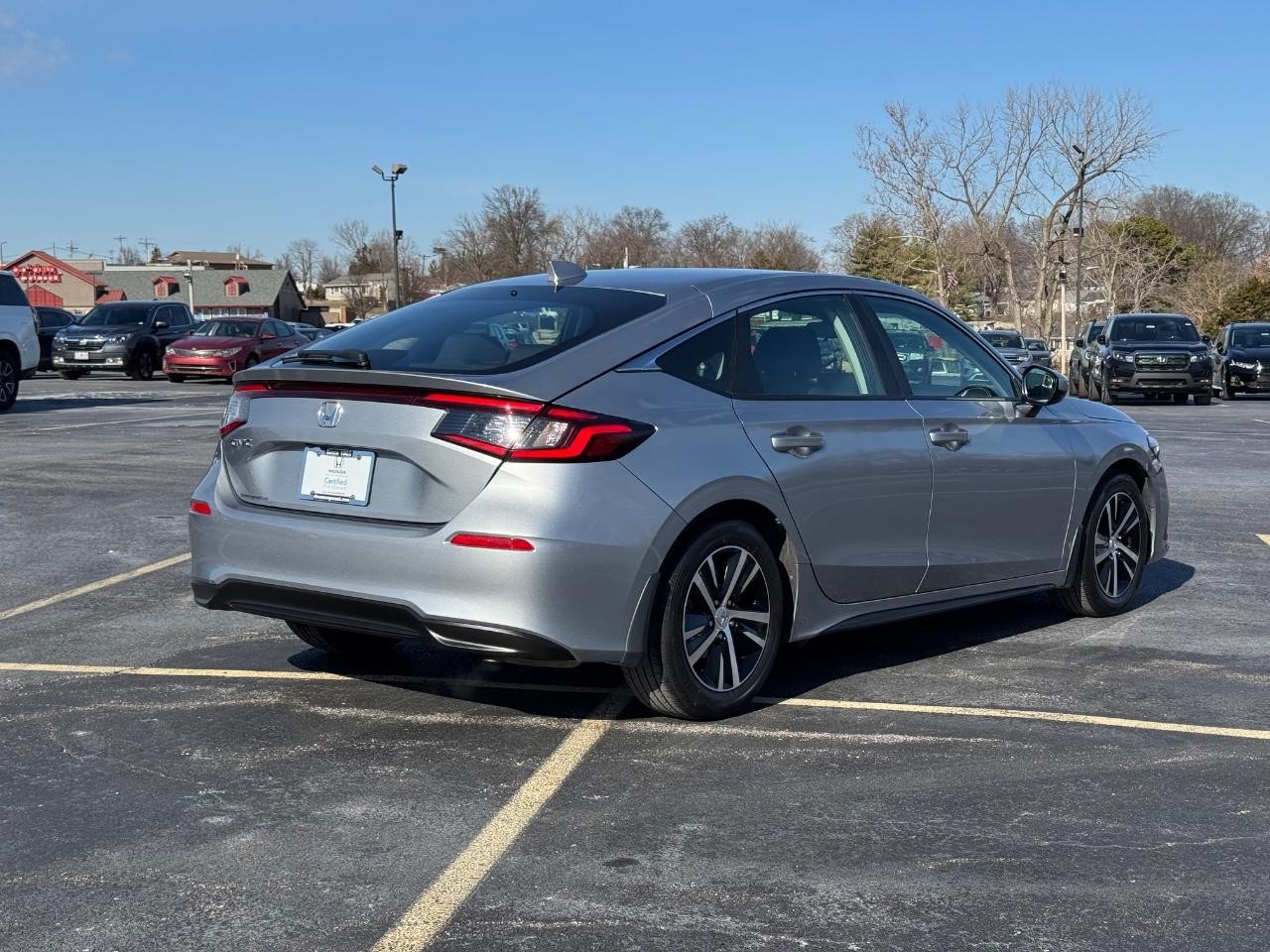 Honda Civic Hatchback Vehicle Full-screen Gallery Image 03