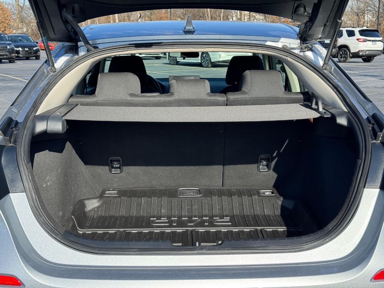 Honda Civic Hatchback Vehicle Full-screen Gallery Image 04