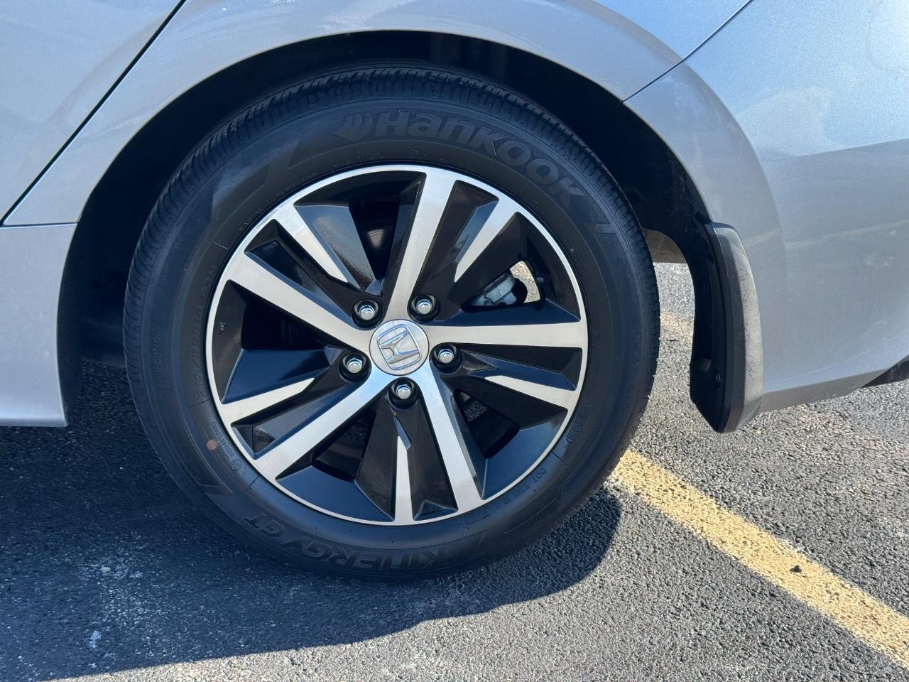 Honda Civic Hatchback Vehicle Full-screen Gallery Image 07