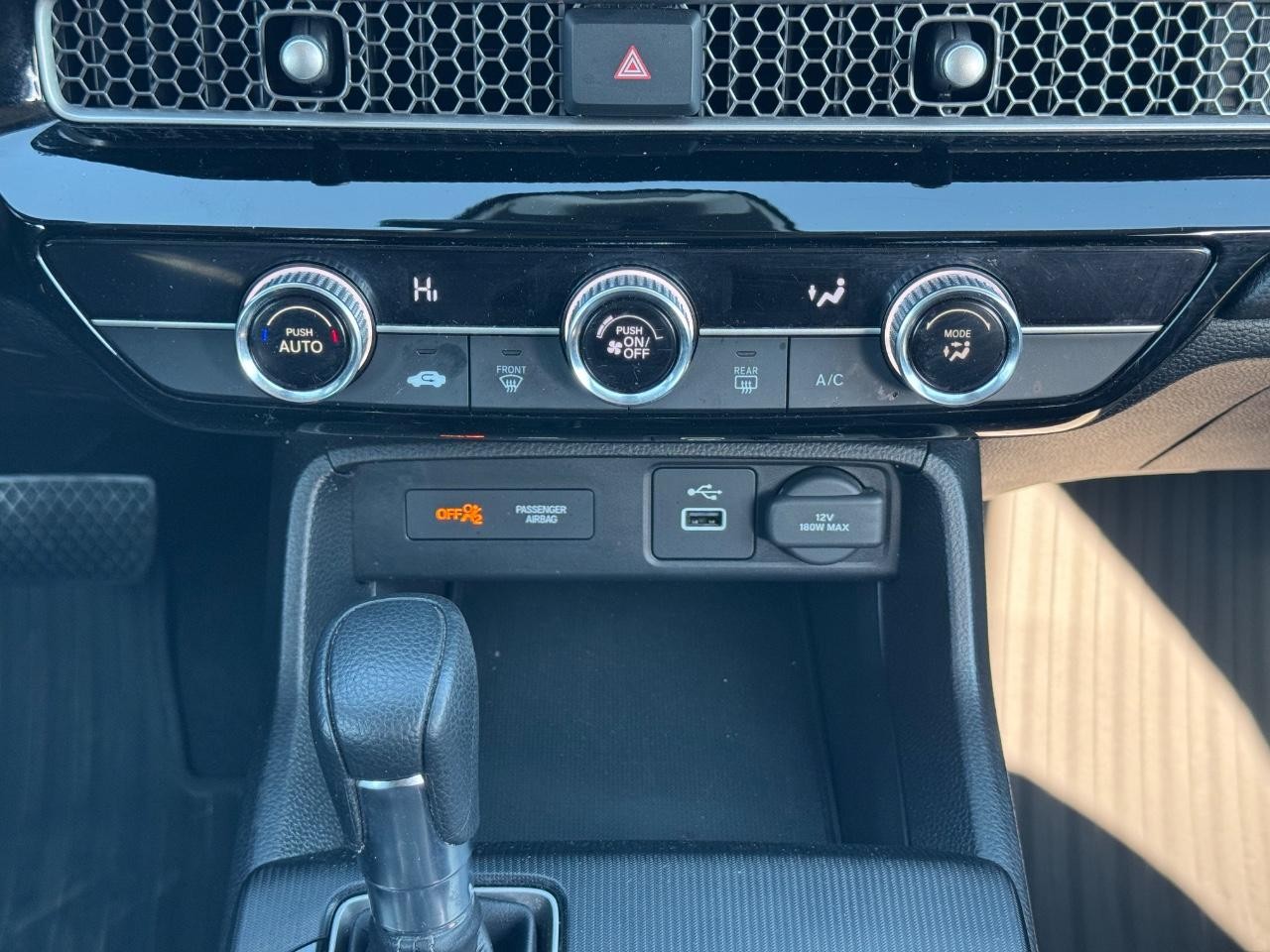 Honda Civic Hatchback Vehicle Full-screen Gallery Image 14