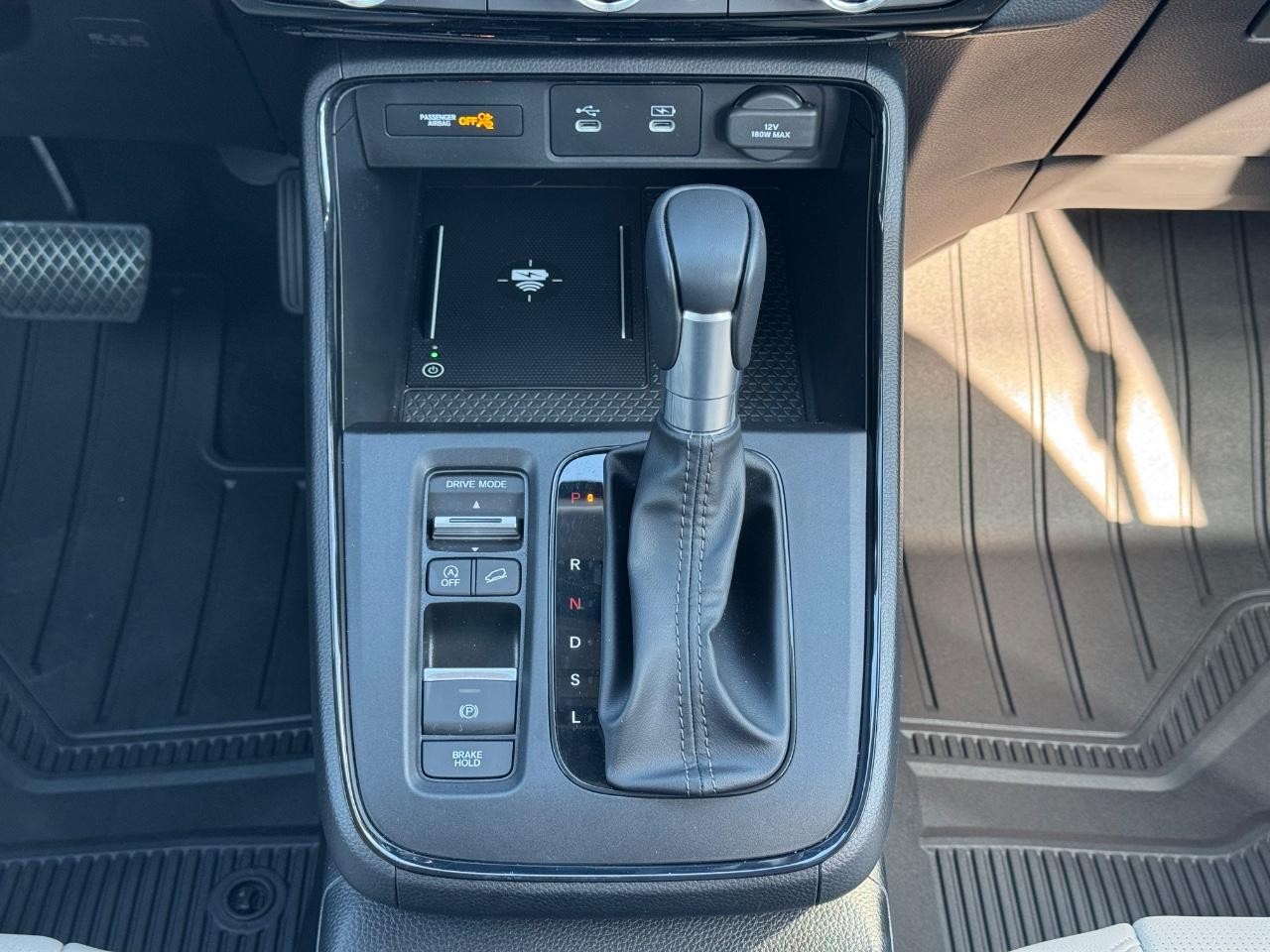 Honda CR-V Vehicle Full-screen Gallery Image 15