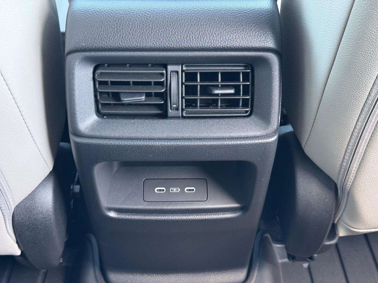 Honda CR-V Vehicle Full-screen Gallery Image 16