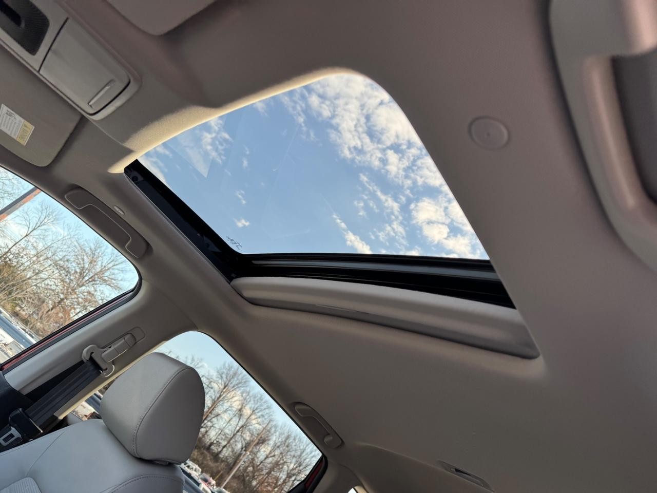 Honda CR-V Vehicle Full-screen Gallery Image 19