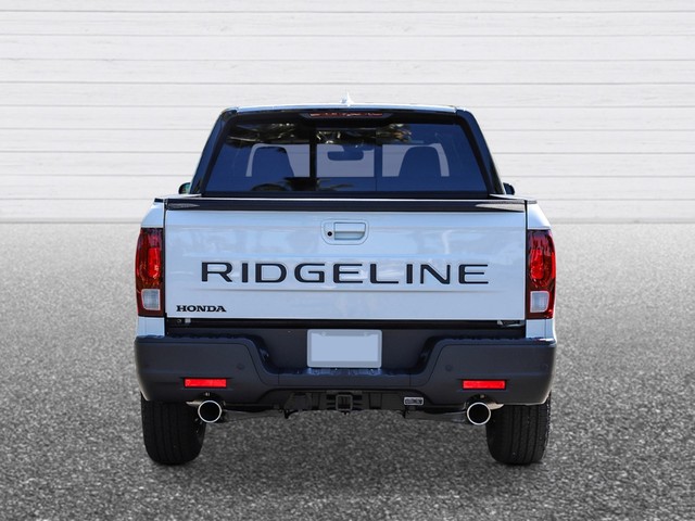 Honda Ridgeline Vehicle Full-screen Gallery Image 03