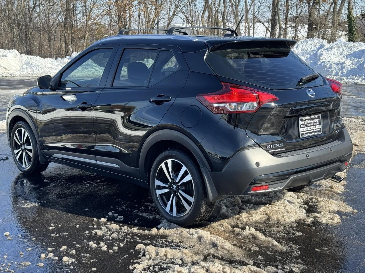 Nissan Kicks Vehicle Full-screen Gallery Image 06