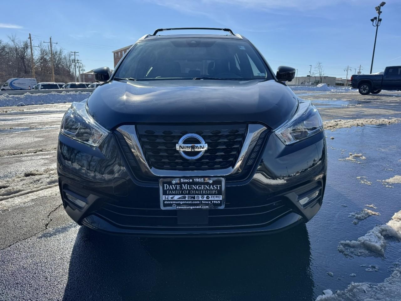 Nissan Kicks Vehicle Full-screen Gallery Image 09