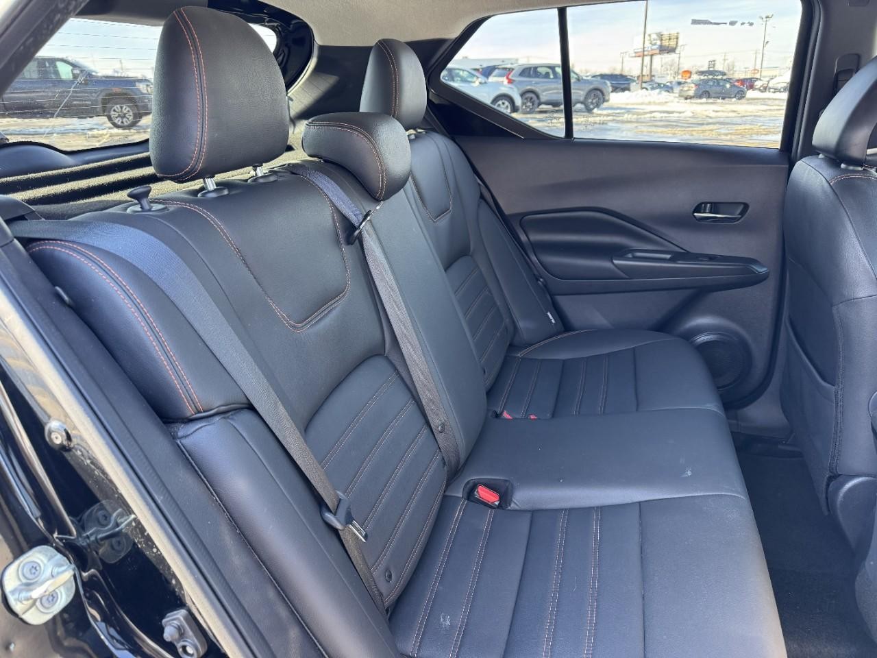 Nissan Kicks Vehicle Full-screen Gallery Image 10