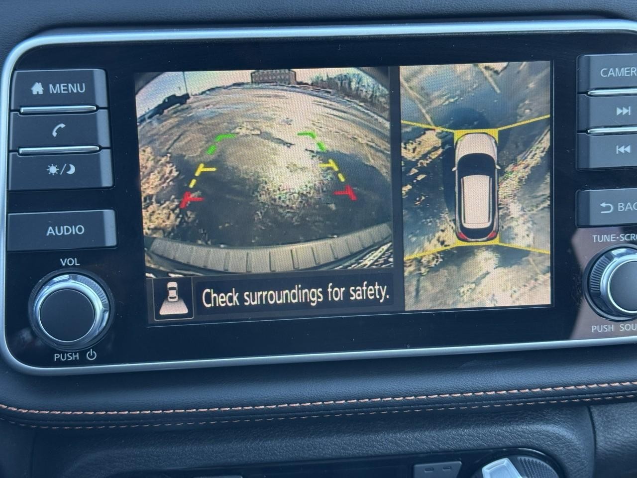 Nissan Kicks Vehicle Full-screen Gallery Image 21