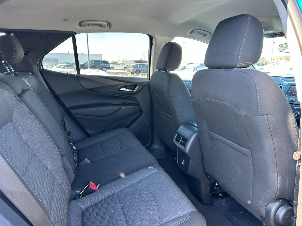 Chevrolet Equinox Vehicle Full-screen Gallery Image 10