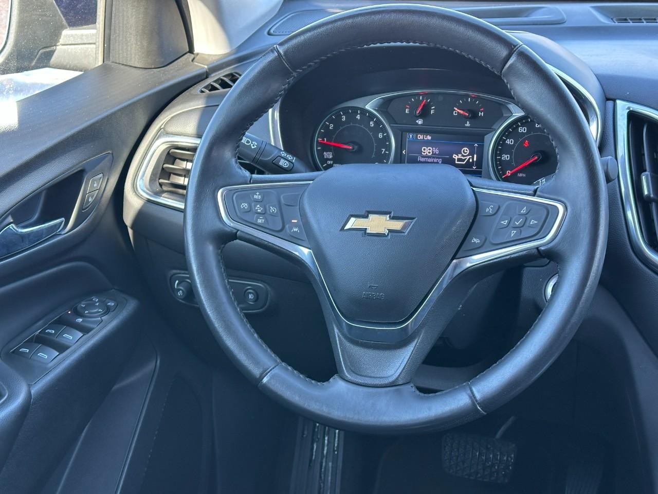 Chevrolet Equinox Vehicle Full-screen Gallery Image 12