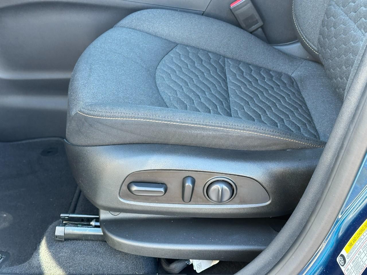 Chevrolet Equinox Vehicle Full-screen Gallery Image 17