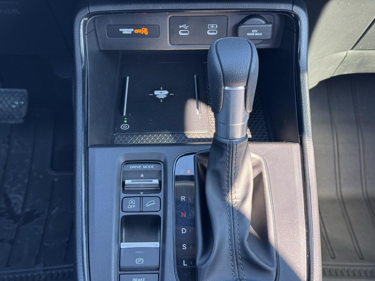 Honda CR-V Vehicle Full-screen Gallery Image 15