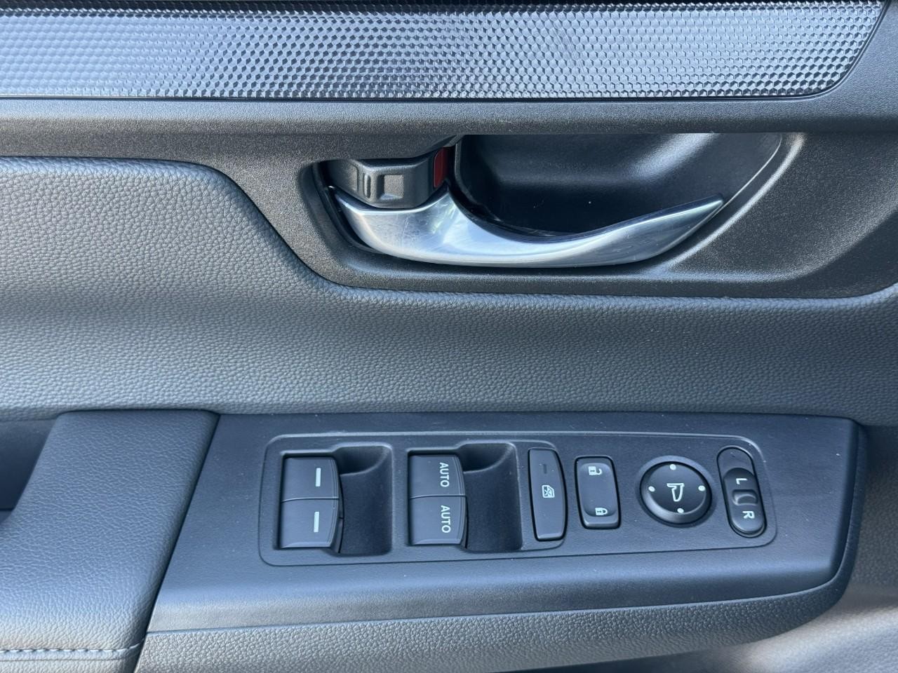 Honda CR-V Vehicle Full-screen Gallery Image 17