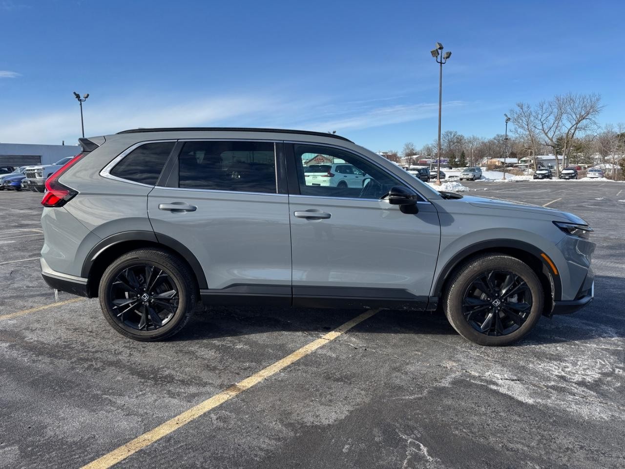 Honda CR-V Hybrid Vehicle Full-screen Gallery Image 02