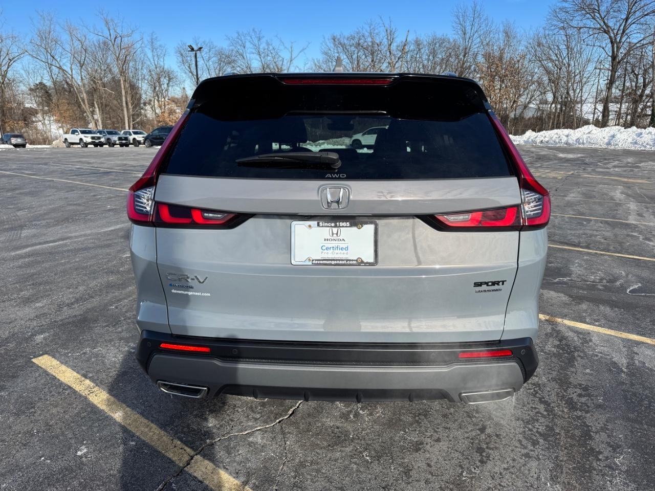 Honda CR-V Hybrid Vehicle Full-screen Gallery Image 04