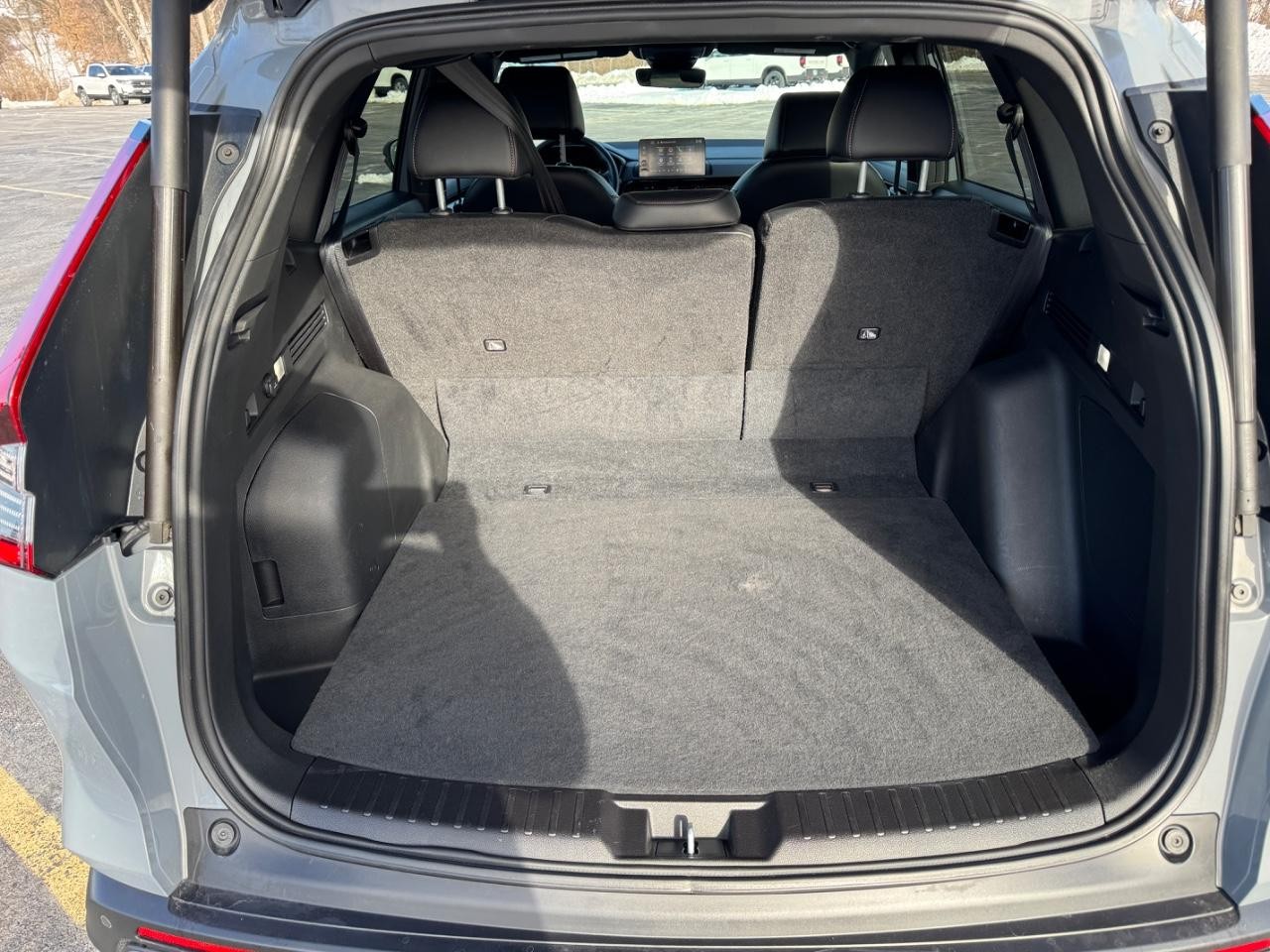 Honda CR-V Hybrid Vehicle Full-screen Gallery Image 05