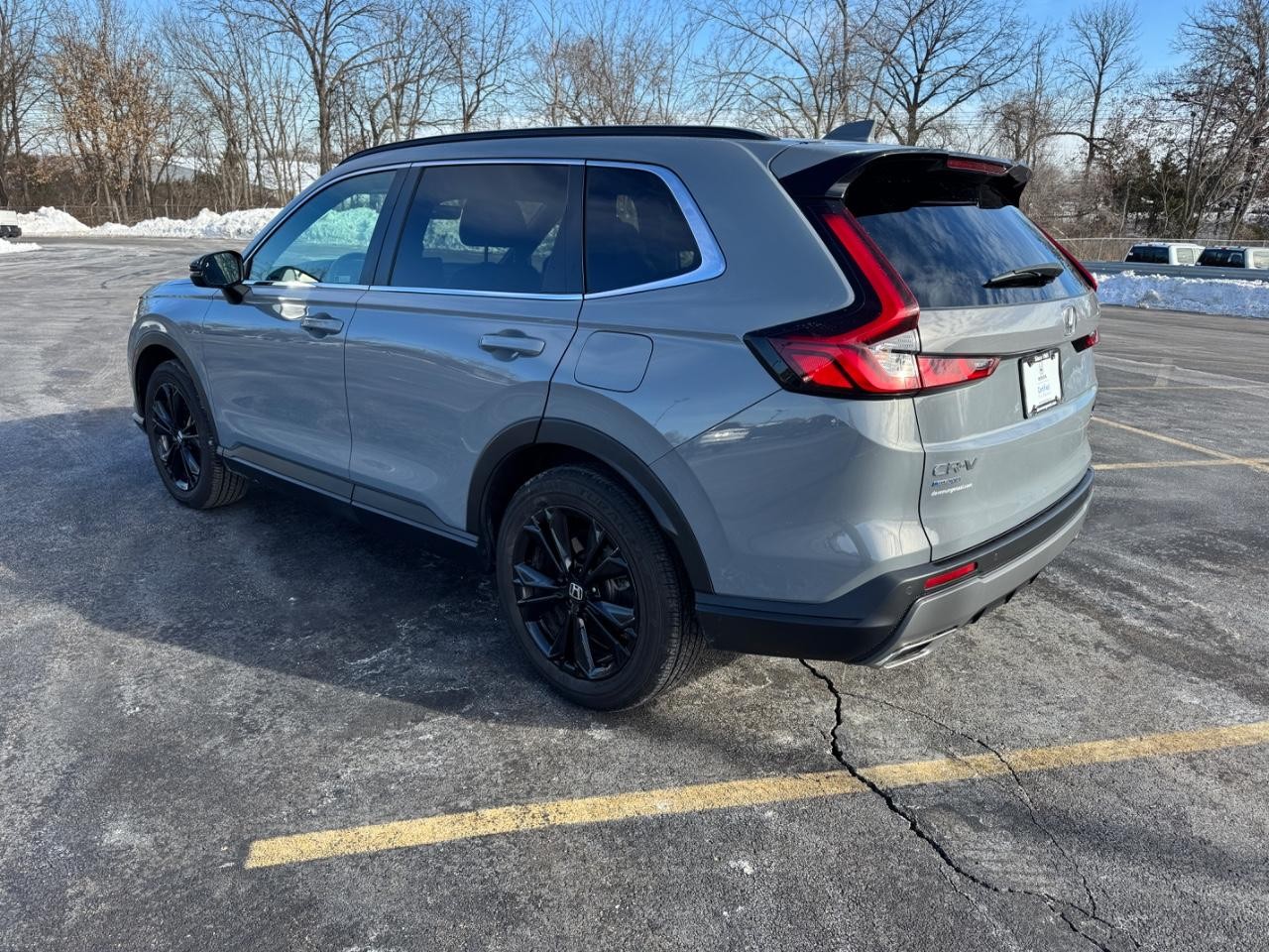 Honda CR-V Hybrid Vehicle Full-screen Gallery Image 06