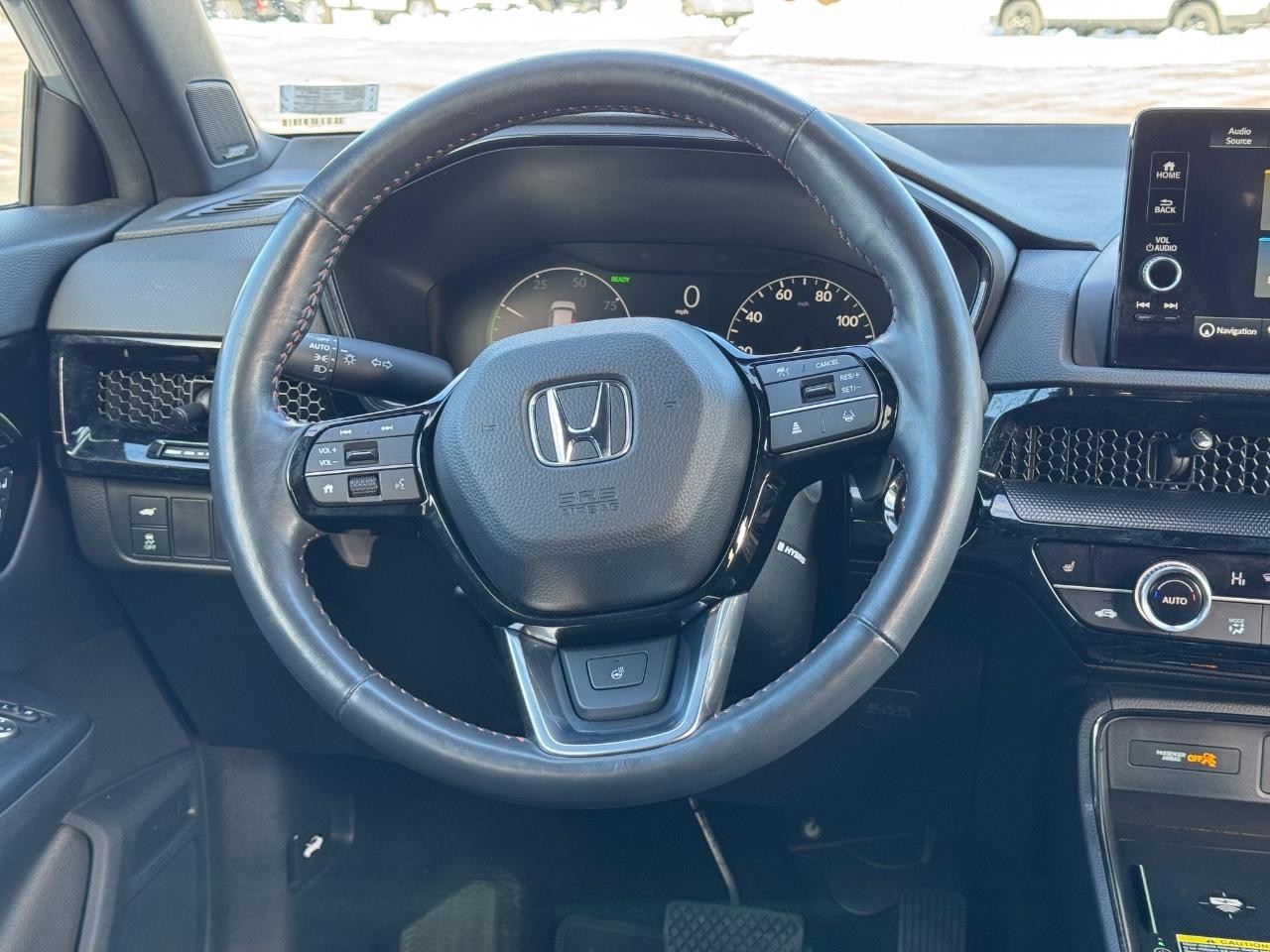 Honda CR-V Hybrid Vehicle Full-screen Gallery Image 12