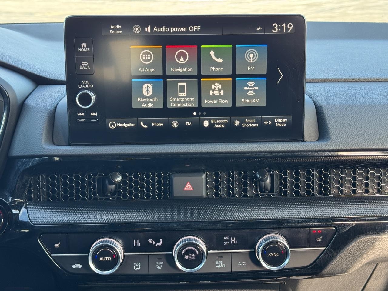 Honda CR-V Hybrid Vehicle Full-screen Gallery Image 16