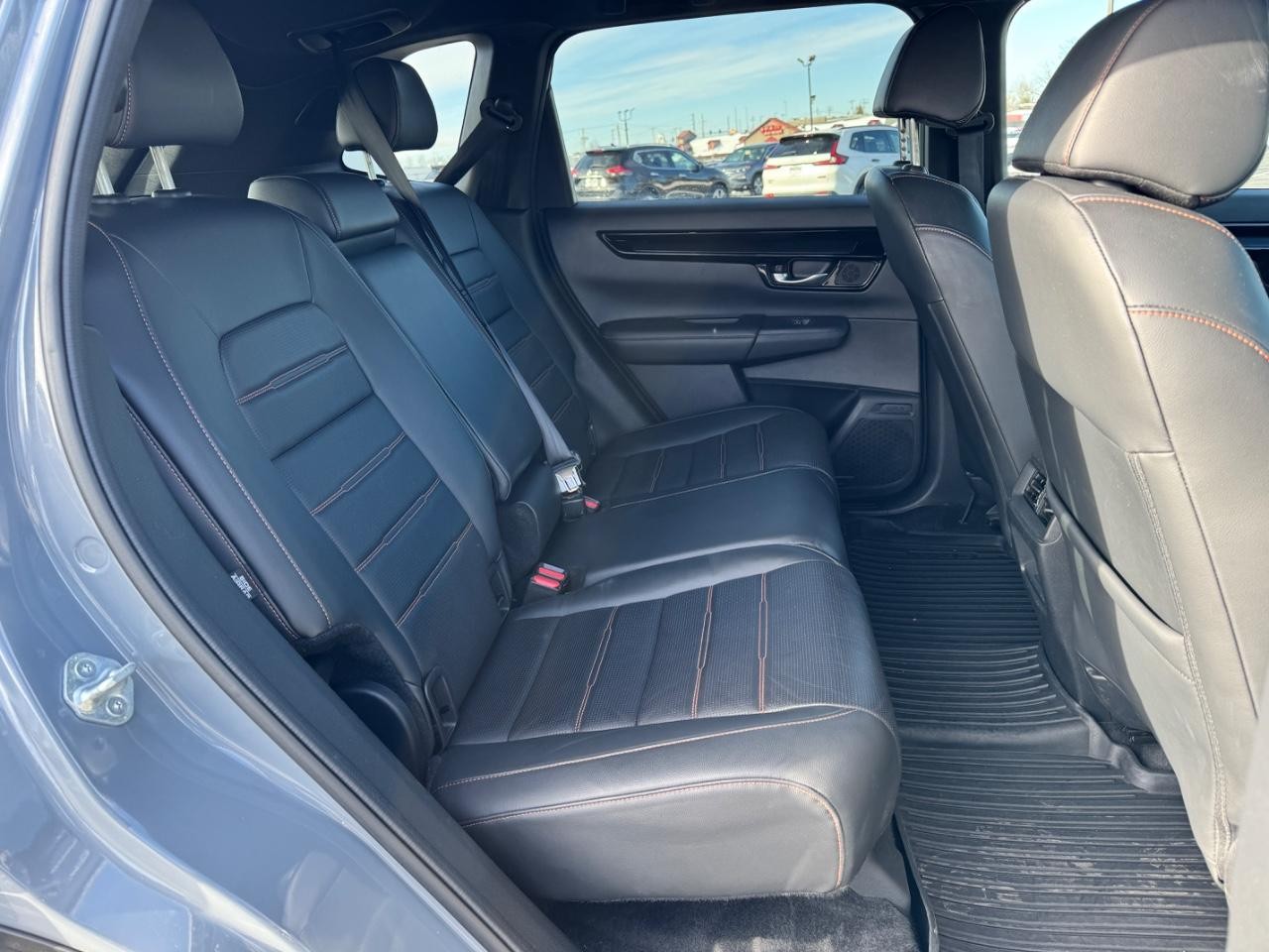 Honda CR-V Hybrid Vehicle Full-screen Gallery Image 17