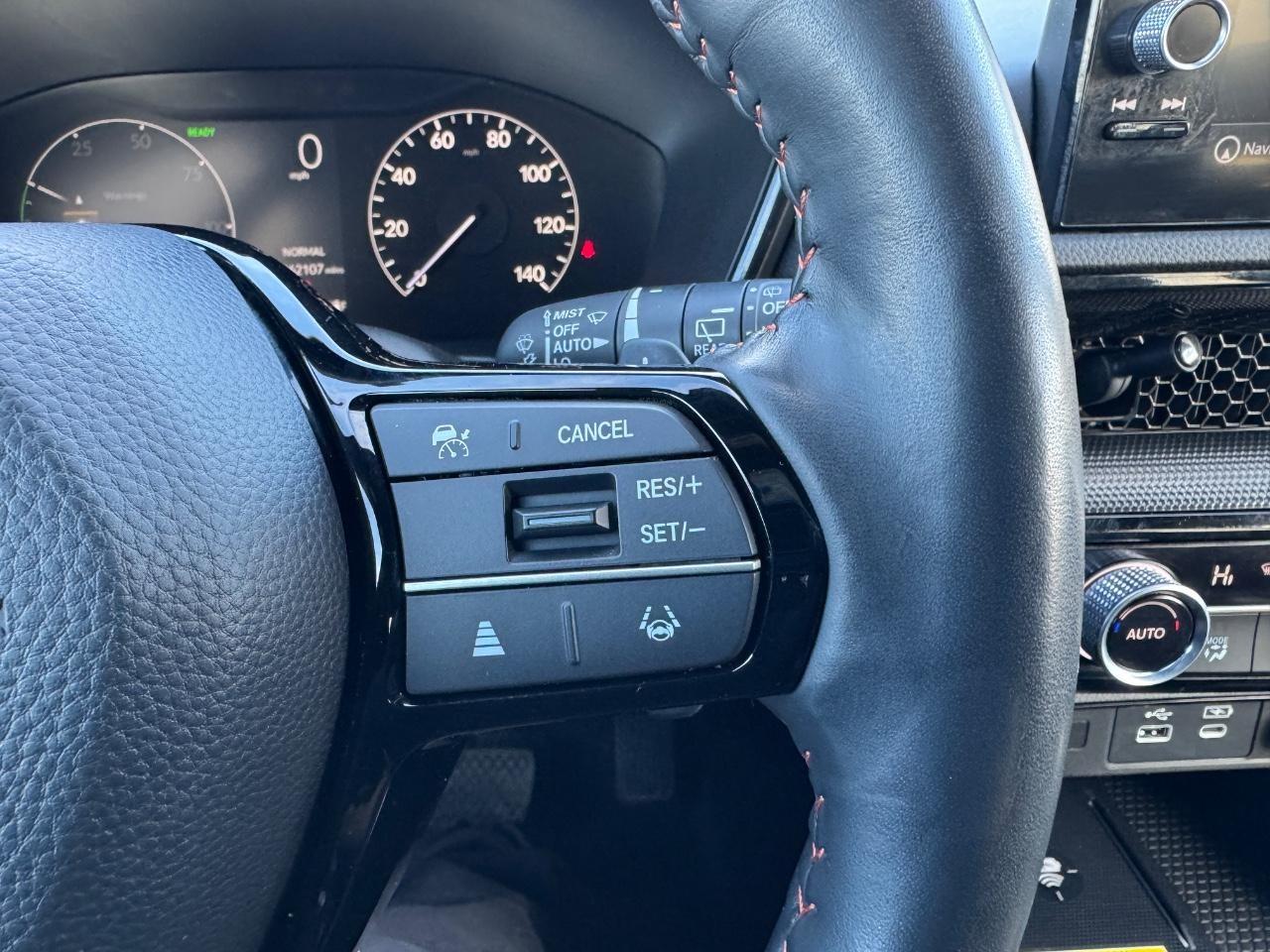 Honda CR-V Hybrid Vehicle Full-screen Gallery Image 21