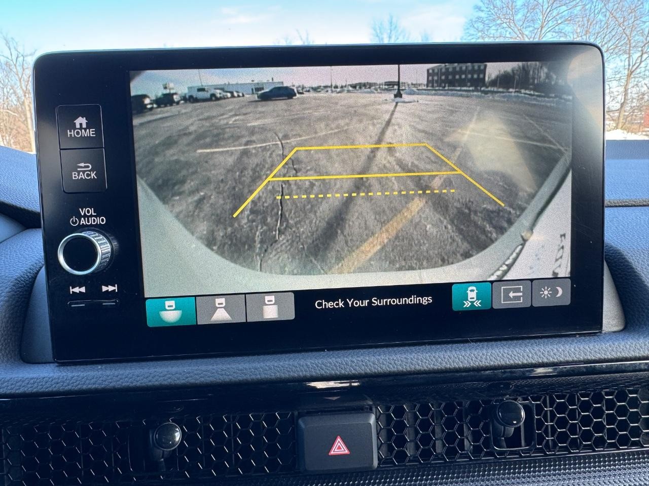 Honda CR-V Hybrid Vehicle Full-screen Gallery Image 24